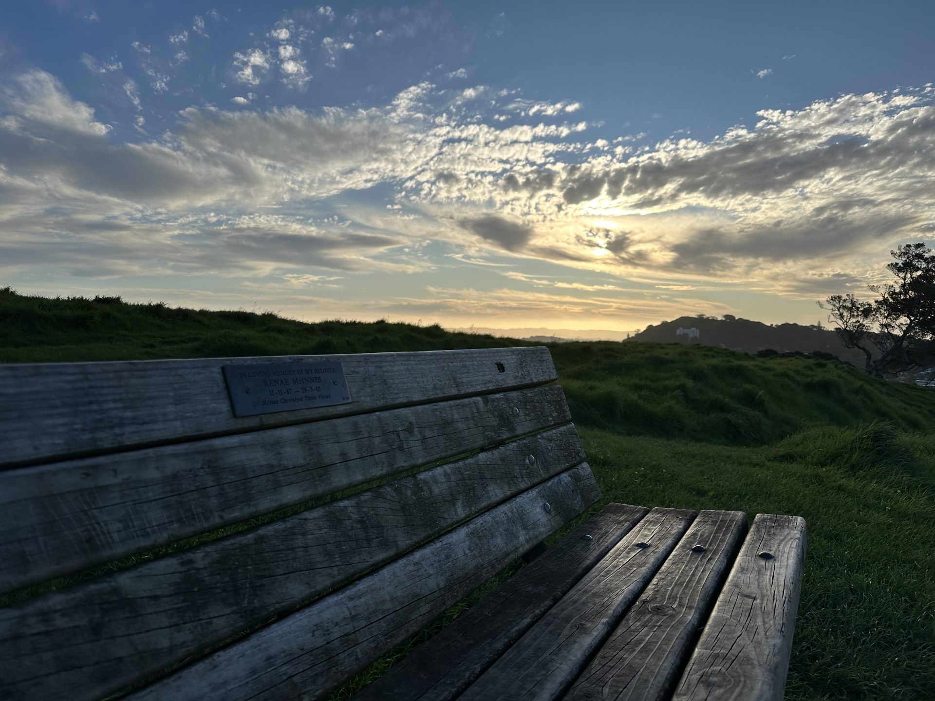 xe7mzv 4032×3024 Auckland New Zealand landscape bench clouds