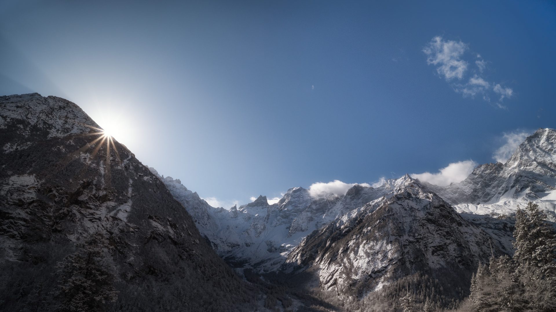 qr37y5 4263×2398 Bipeng Valley Sichuan landscape sunlight sky