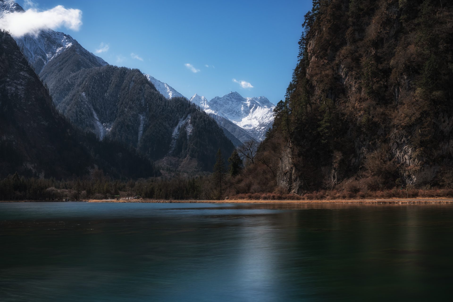 9o2qlw 5568×3712 Bipeng Valley Sichuan lake landscape sunlight