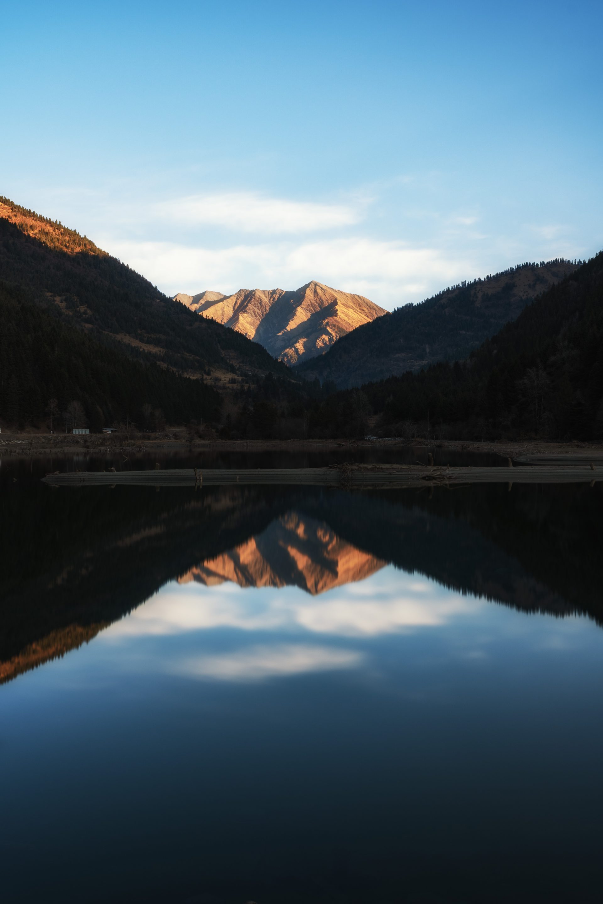8gkzyj 3712×5568 Dagu Glacier Golden Monkey Lake Sichuan mountains reflection