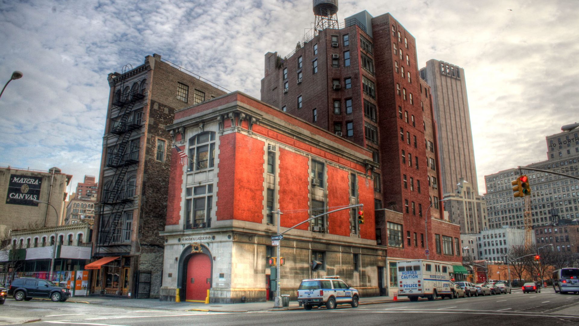 pow6kp 2048×1152 New York City street view USA HDR NYPD