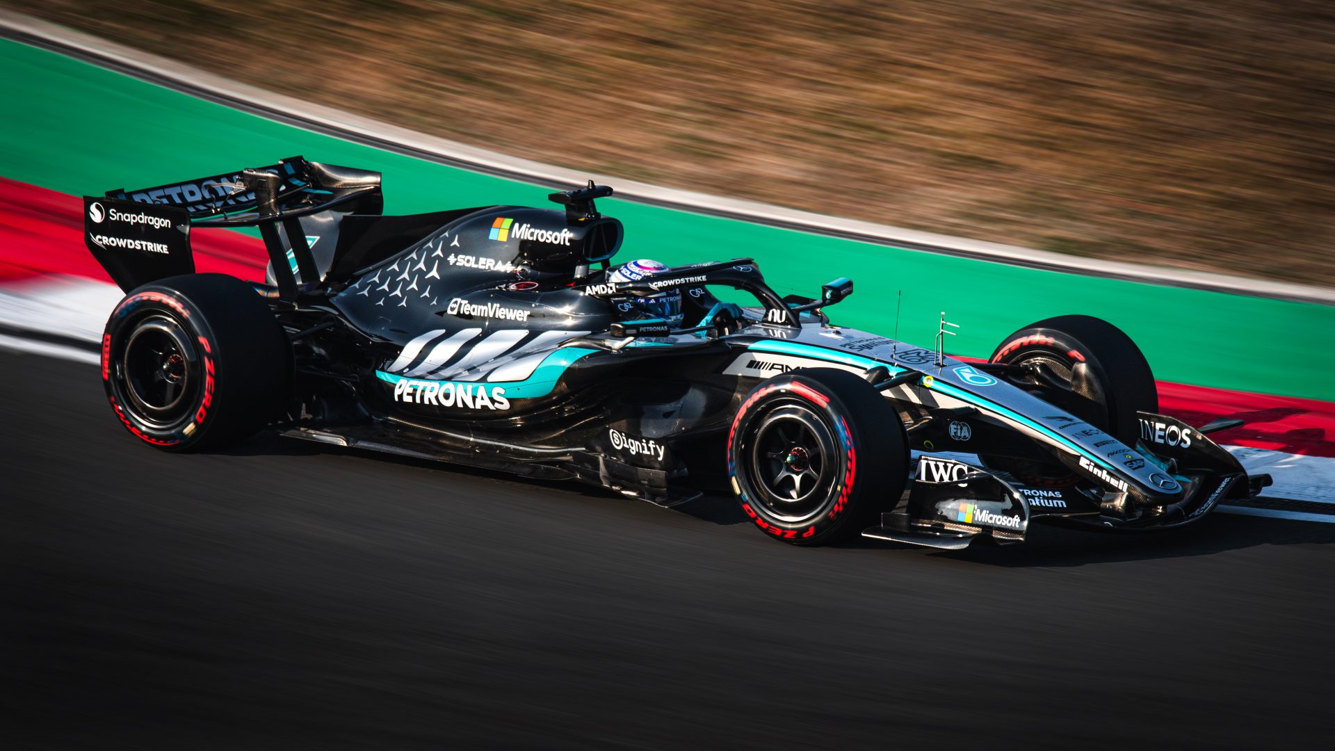 vpo6k8 5568×3132 car car chase Mercedes AMG Petronas Formula 1 side view